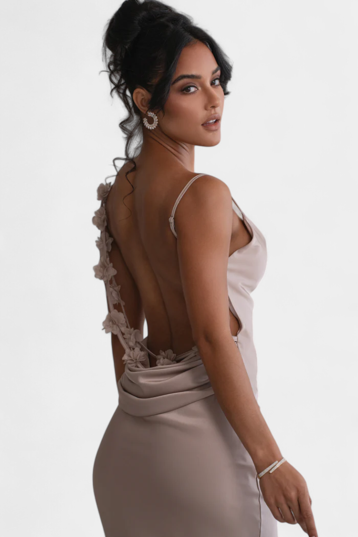 Mercedes Novia Dress with Floral Details and Draped Neck