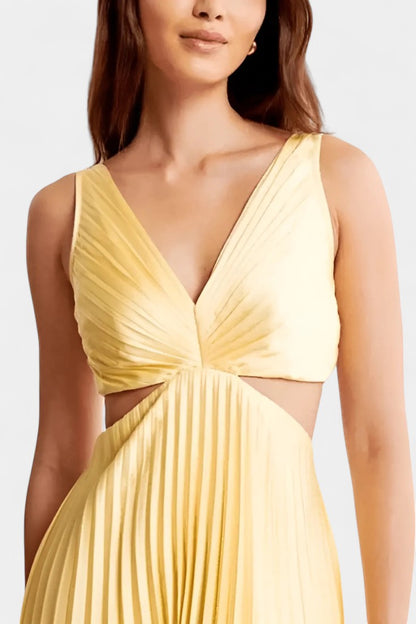 Selena's Sleeveless Pleated Dress with Side Slit and Twist Detail