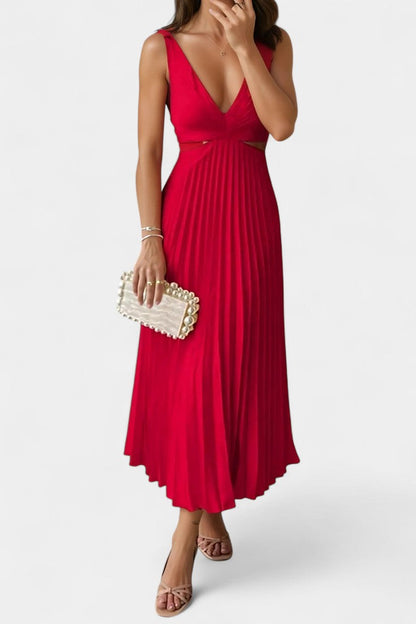 Selena's Sleeveless Pleated Dress with Side Slit and Twist Detail