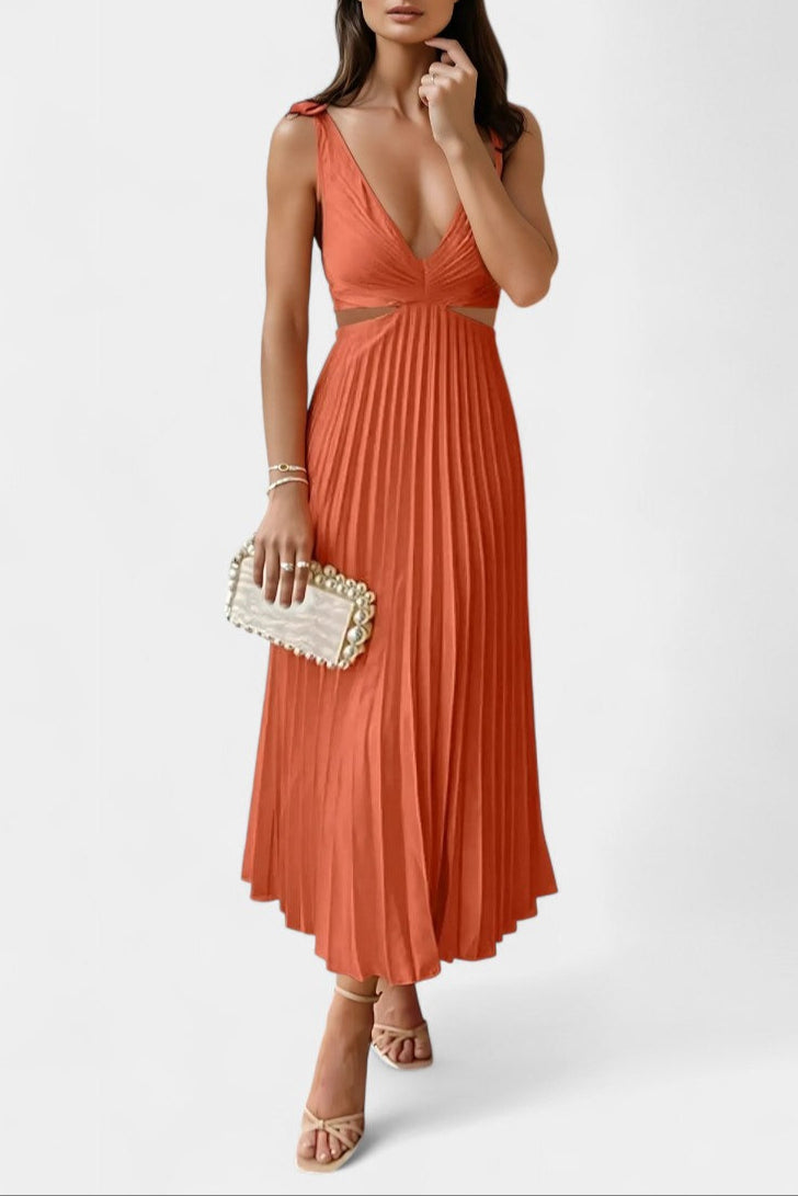 Selena's Sleeveless Pleated Dress with Side Slit and Twist Detail