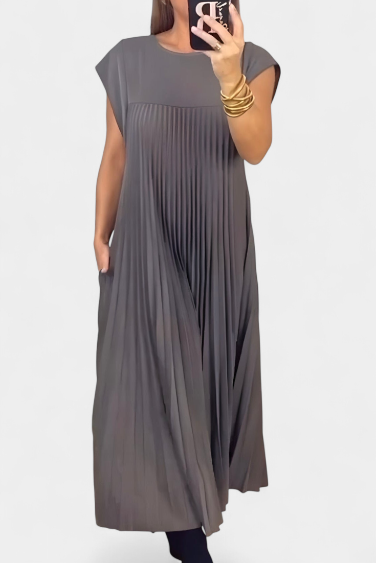 Manuela Sleeveless Dress with Pleats and High Waist