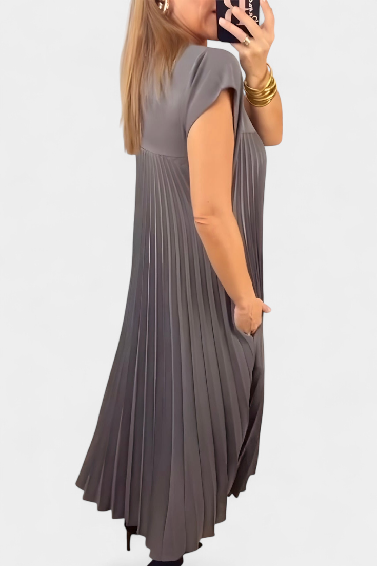 Manuela Sleeveless Dress with Pleats and High Waist